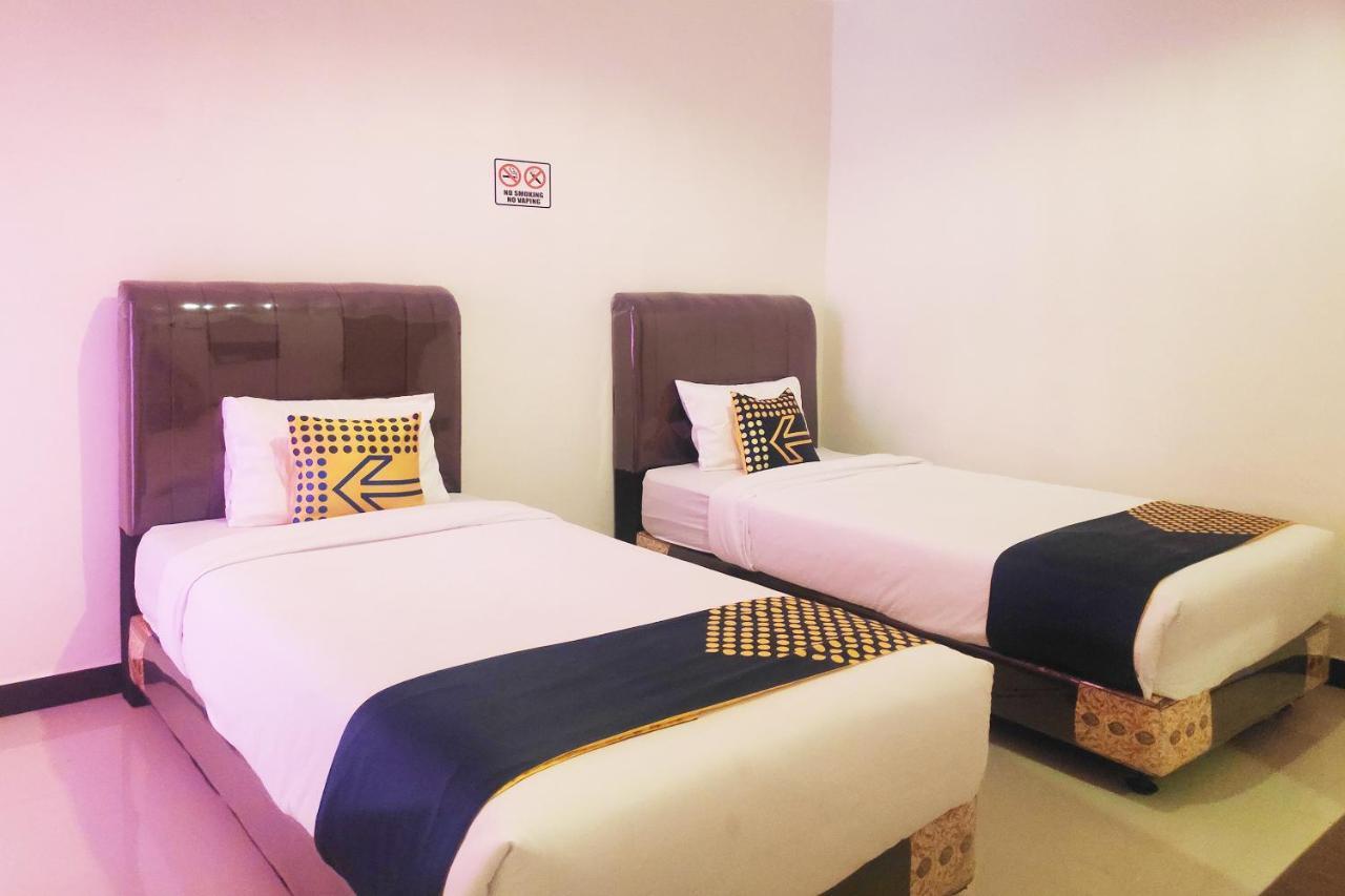 Oyo 2220 Pink'S Guest House Tarutung Buitenkant foto