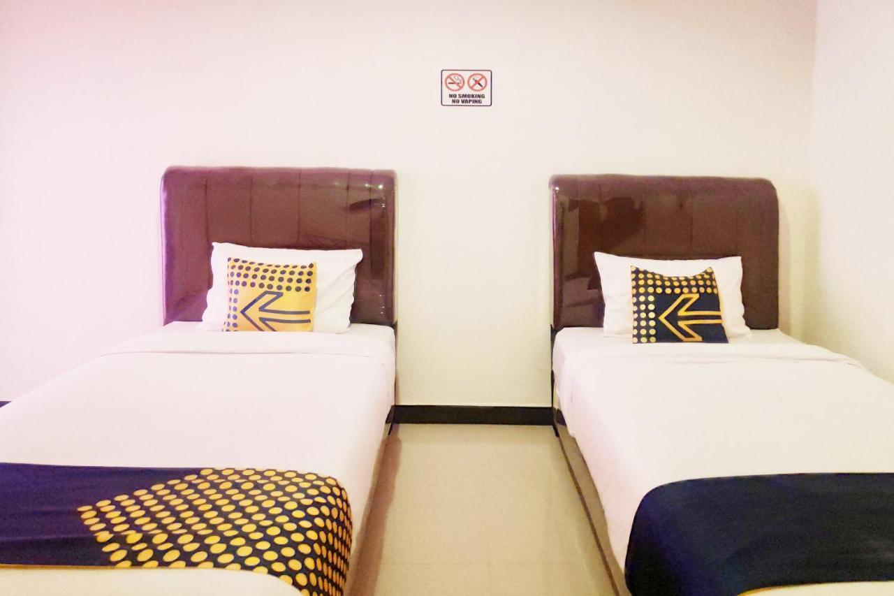 Oyo 2220 Pink'S Guest House Tarutung Buitenkant foto