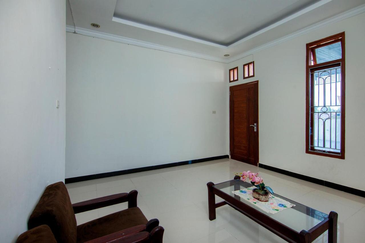 Oyo 2220 Pink'S Guest House Tarutung Buitenkant foto
