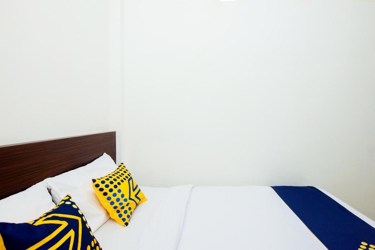 Oyo 2220 Pink'S Guest House Tarutung Buitenkant foto