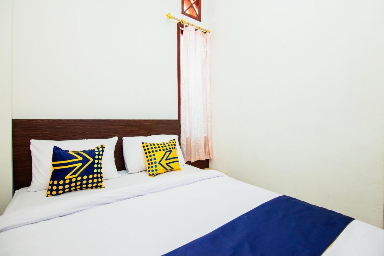 Oyo 2220 Pink'S Guest House Tarutung Buitenkant foto